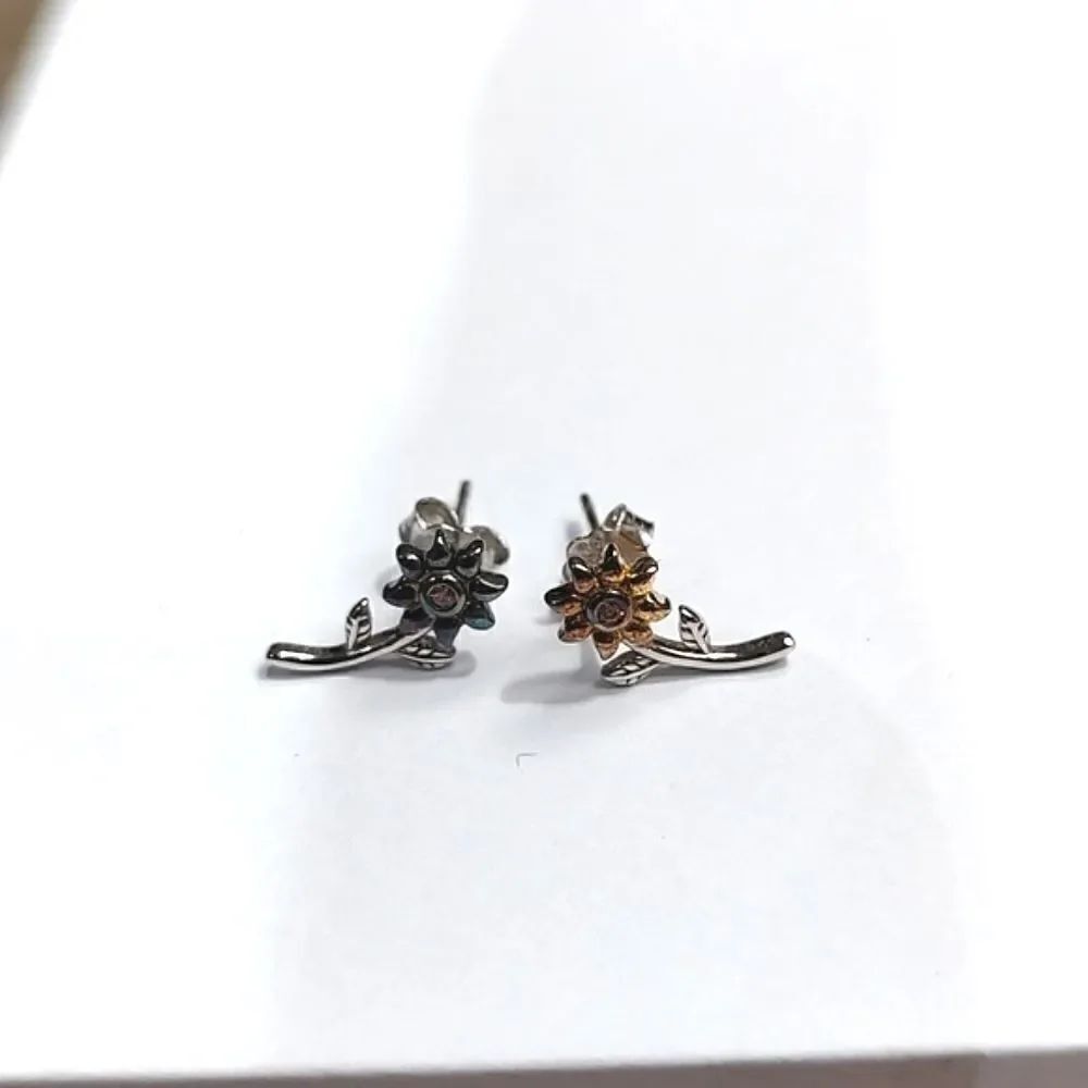 Dainty Flower Pierced Post Earrings